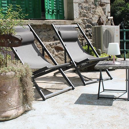 Studio Malou, Cuisine, Salle D'Eau, Terrasse Amenagee Olliergues Dış mekan fotoğraf
