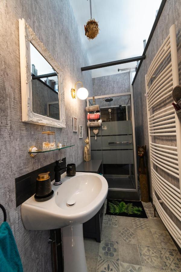 Studio Malou, Cuisine, Salle D'Eau, Terrasse Amenagee Olliergues Dış mekan fotoğraf