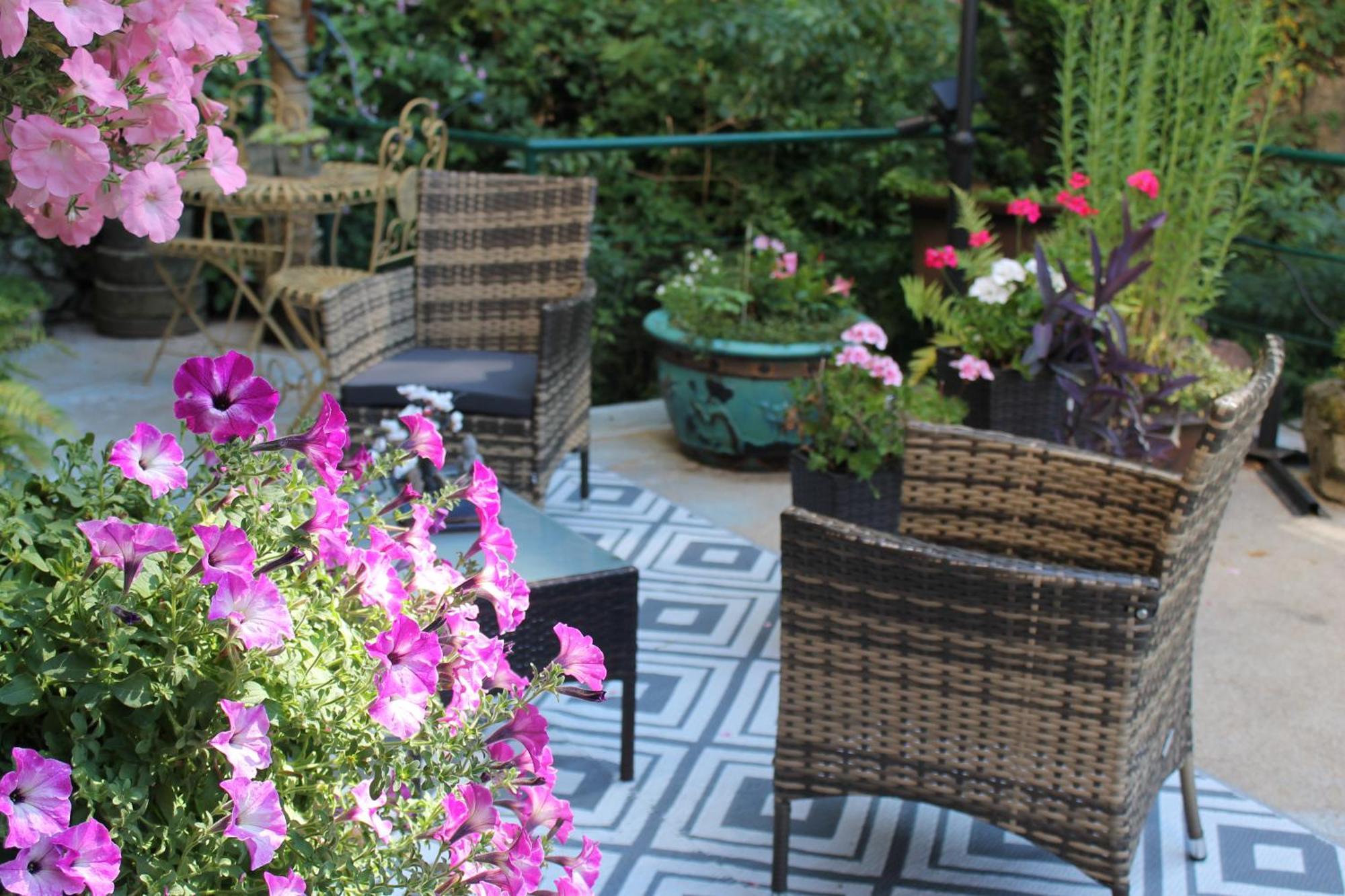 Studio Malou, Cuisine, Salle D'Eau, Terrasse Amenagee Olliergues Dış mekan fotoğraf