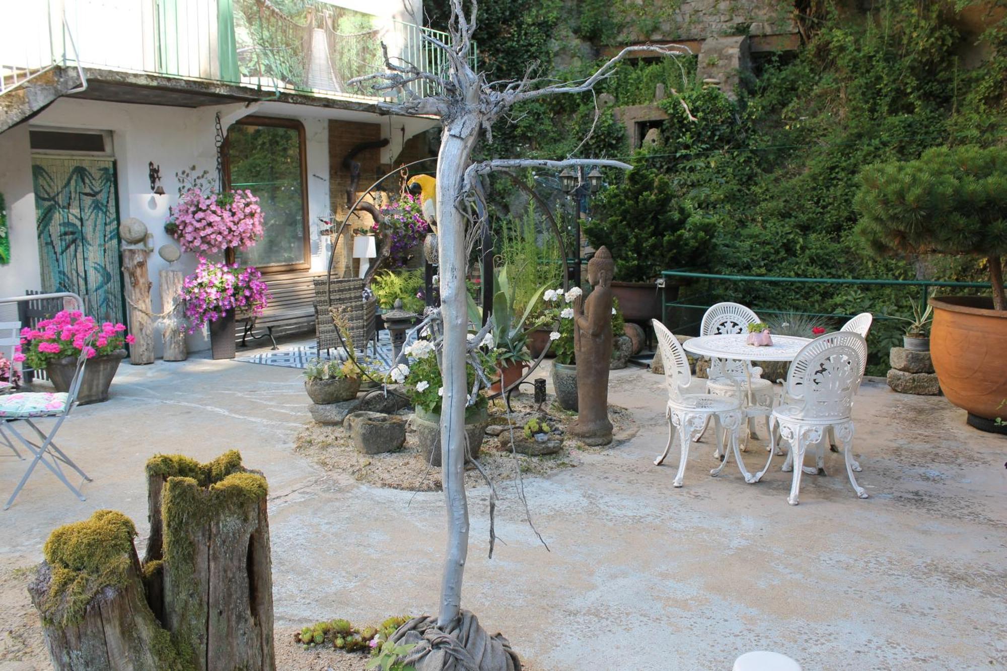 Studio Malou, Cuisine, Salle D'Eau, Terrasse Amenagee Olliergues Dış mekan fotoğraf