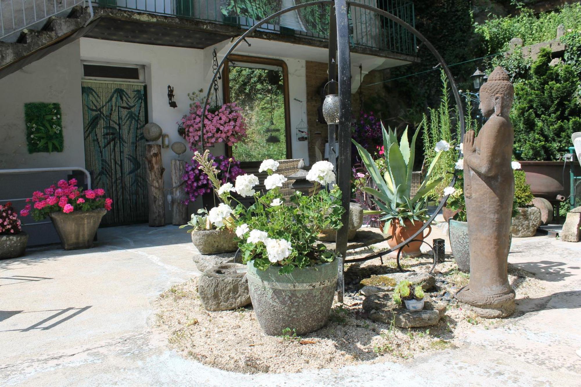 Studio Malou, Cuisine, Salle D'Eau, Terrasse Amenagee Olliergues Dış mekan fotoğraf