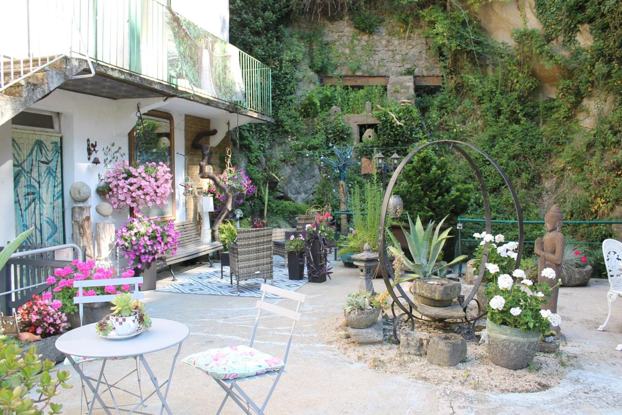Studio Malou, Cuisine, Salle D'Eau, Terrasse Amenagee Olliergues Dış mekan fotoğraf