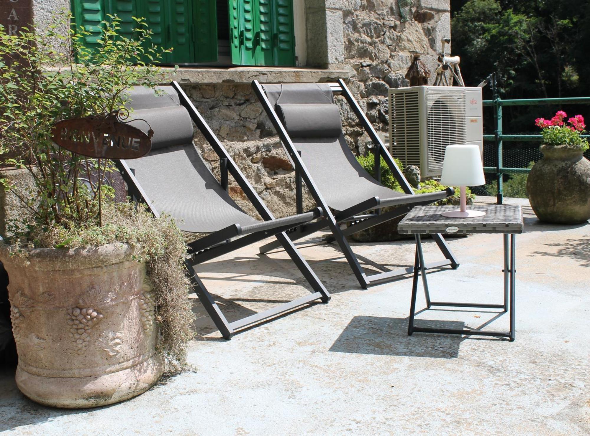 Studio Malou, Cuisine, Salle D'Eau, Terrasse Amenagee Olliergues Dış mekan fotoğraf